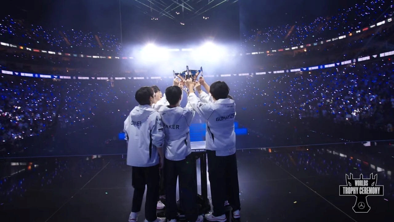 image of T1 lifting the trophy as T1 wins worlds 2024