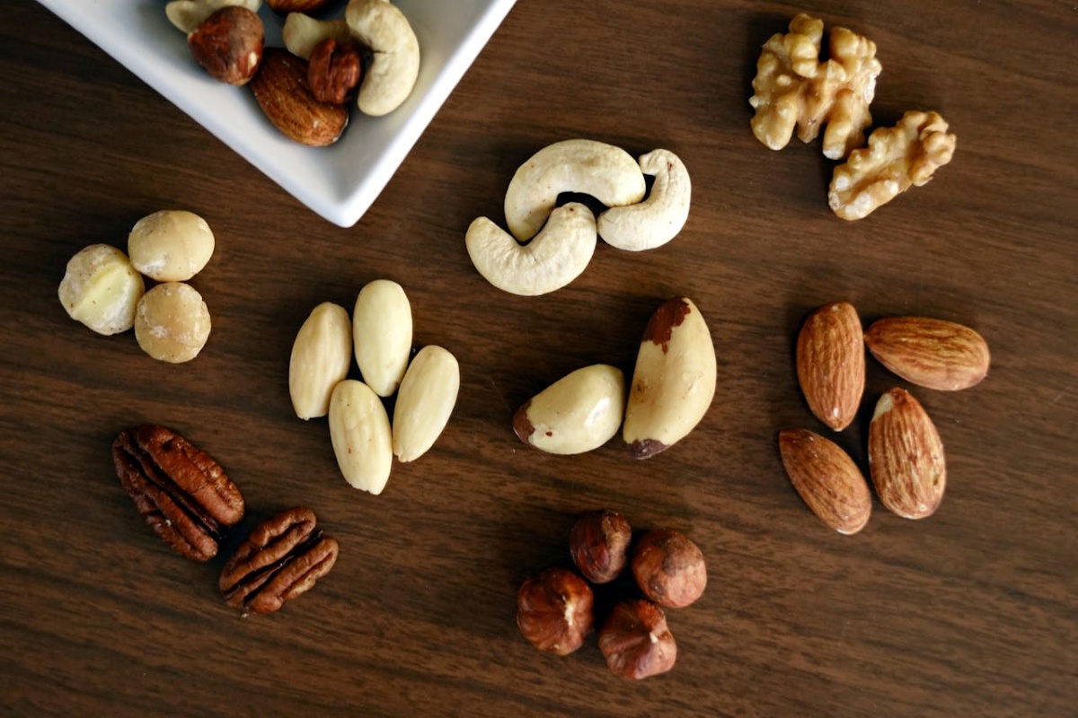 image of different nuts to eat in this guide for healthy gaming